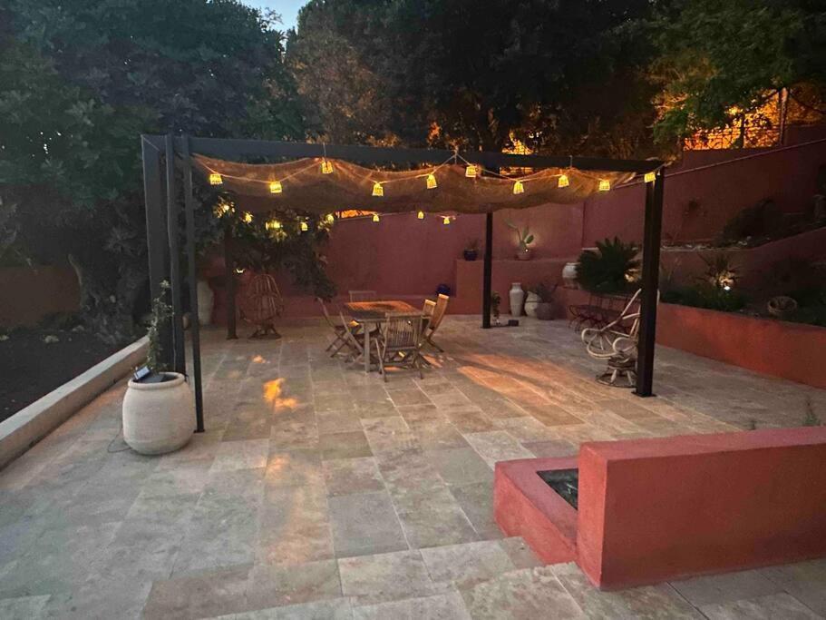 Sous Le « Figuier » Villa Cornillon-Confoux Bagian luar foto