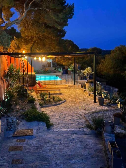 Sous Le « Figuier » Villa Cornillon-Confoux Bagian luar foto
