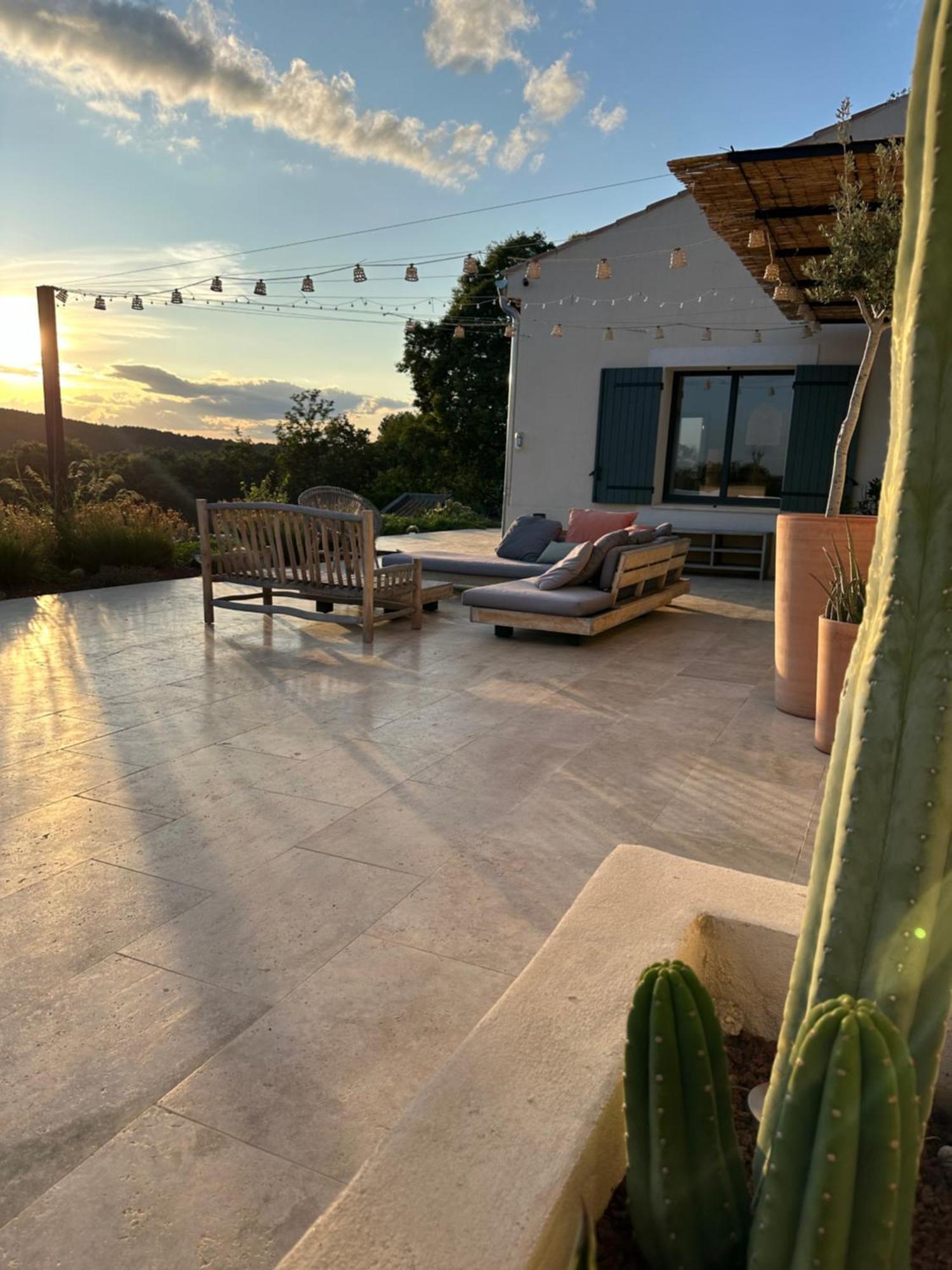 Sous Le « Figuier » Villa Cornillon-Confoux Bagian luar foto